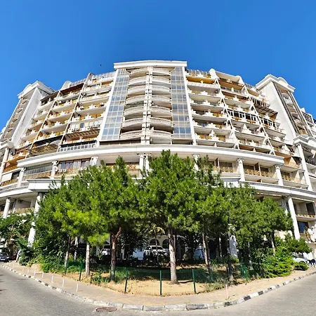 с двумя спальнями аркадийский дворец Apartment Odesa